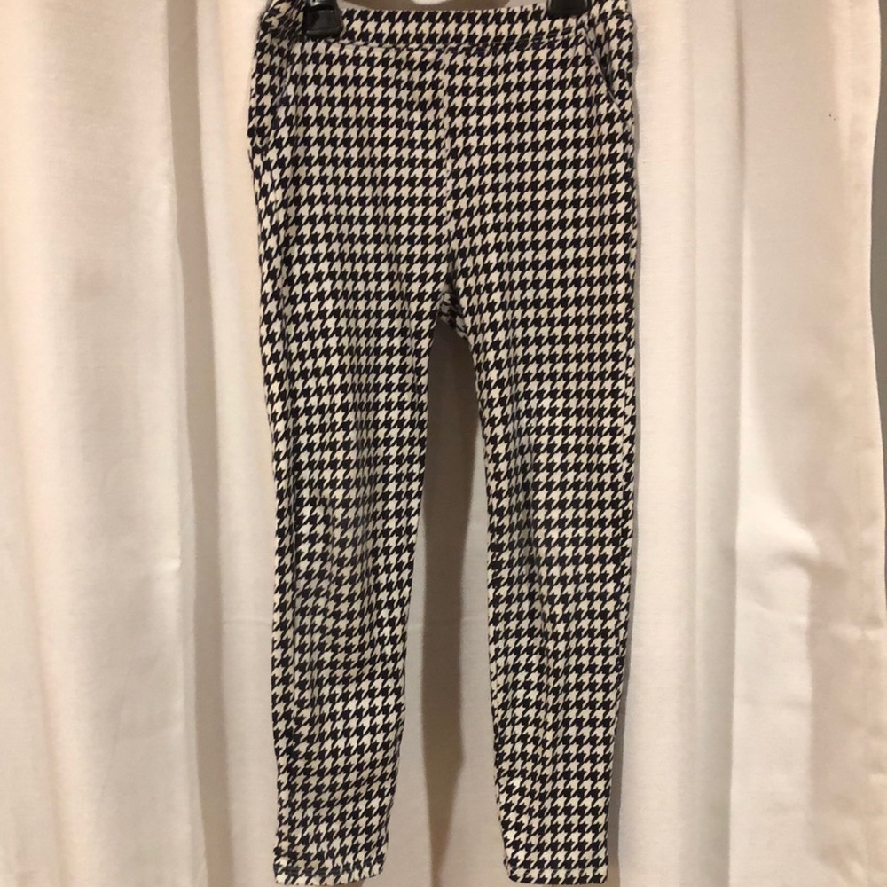 Crown & Ivey leggings